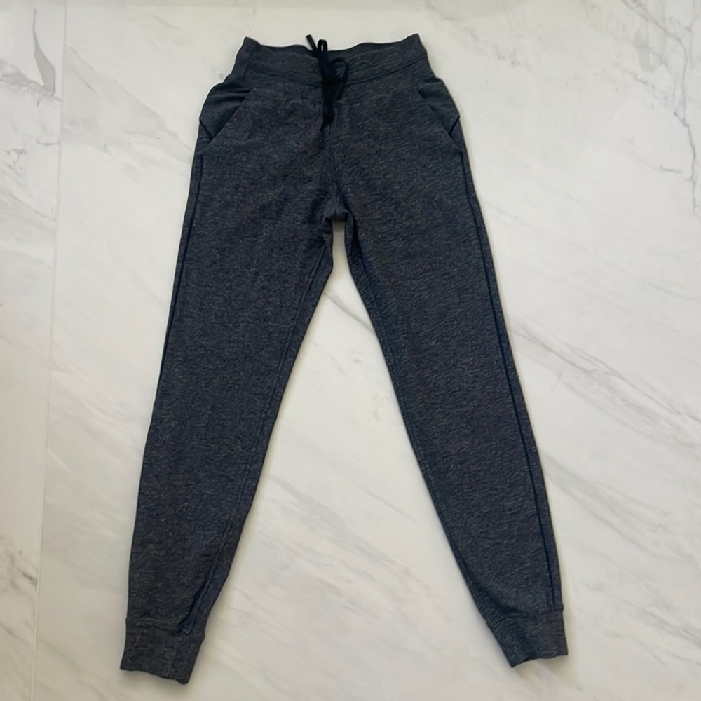 EUC Lululemon 
Ready to Rulu High Rise Jogger 
Size 4